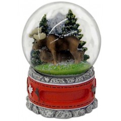 SNOWGLOBE MOOSE IN WOODS
