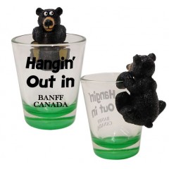SHOT/G HANGING OUT BEAR BANFF